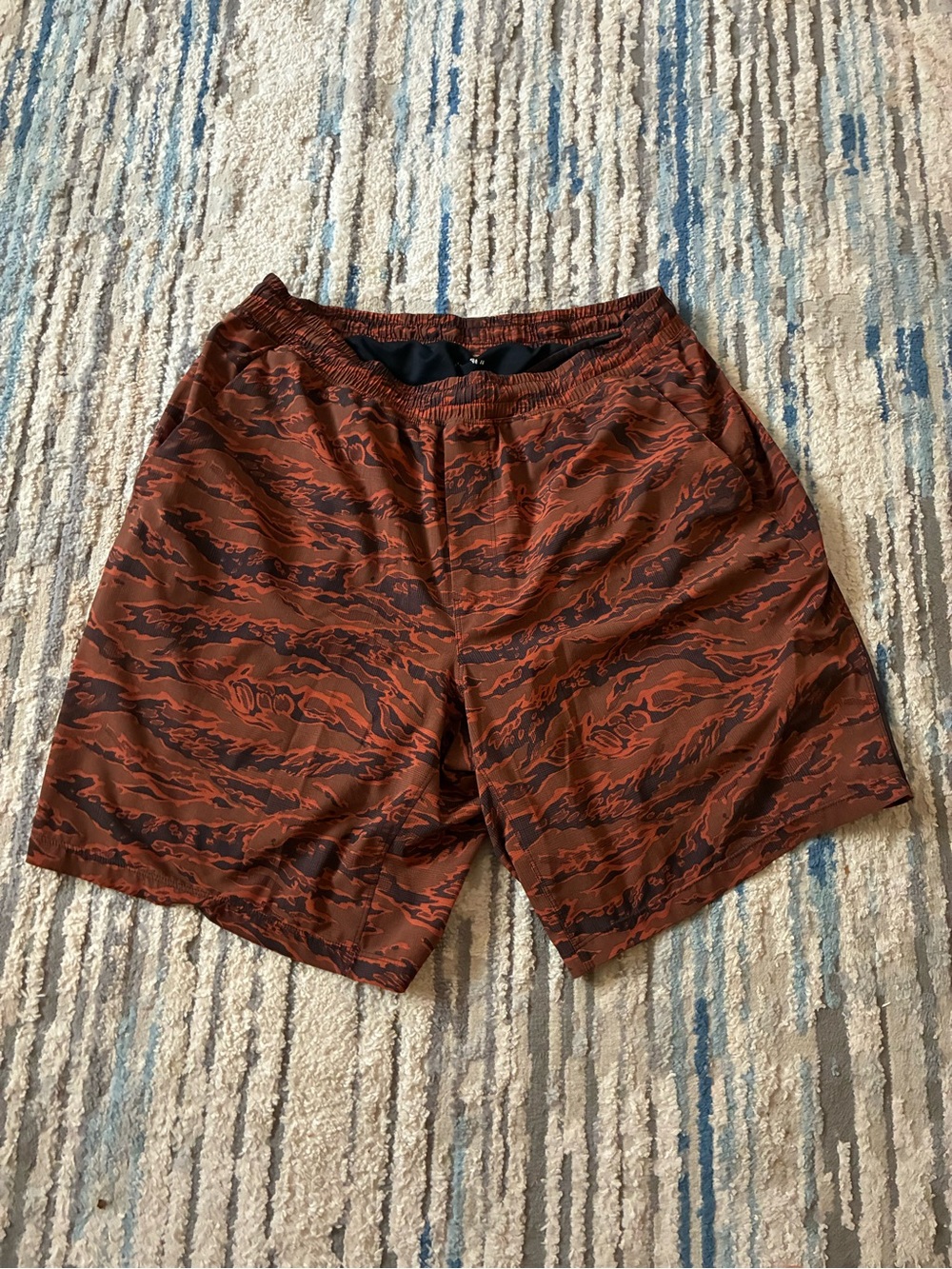 Lululemon Shorts Mens Large camo Stretch Perform Athleisure Yoga Casual